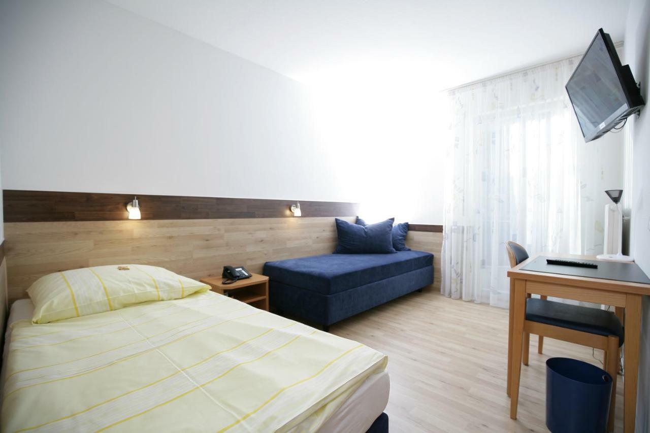 Hotel am Baronenwald Göppingen Buitenkant foto