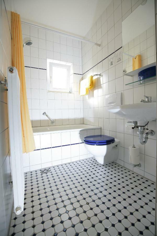 Hotel am Baronenwald Göppingen Buitenkant foto