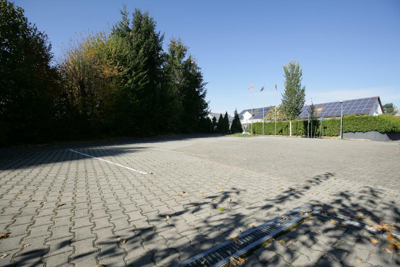Hotel am Baronenwald Göppingen Buitenkant foto