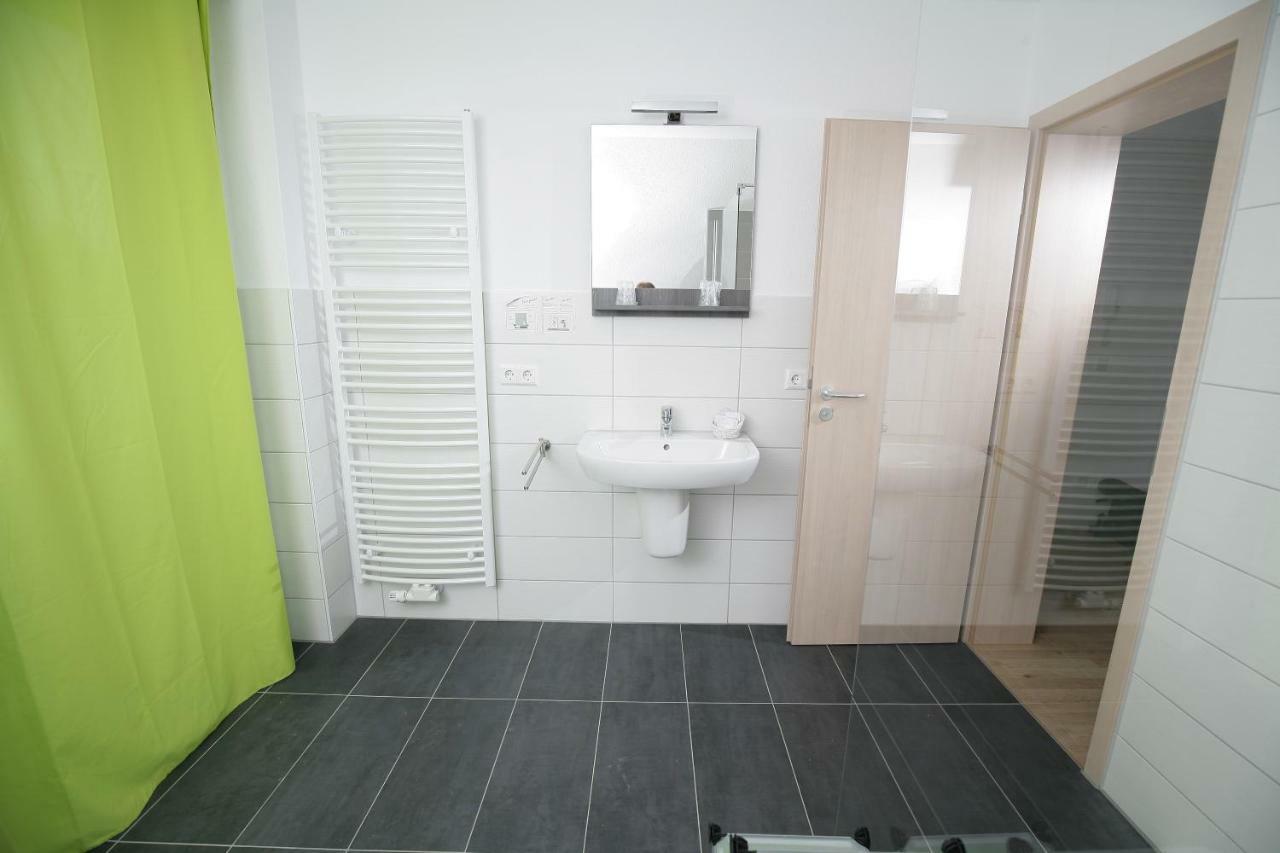Hotel am Baronenwald Göppingen Buitenkant foto