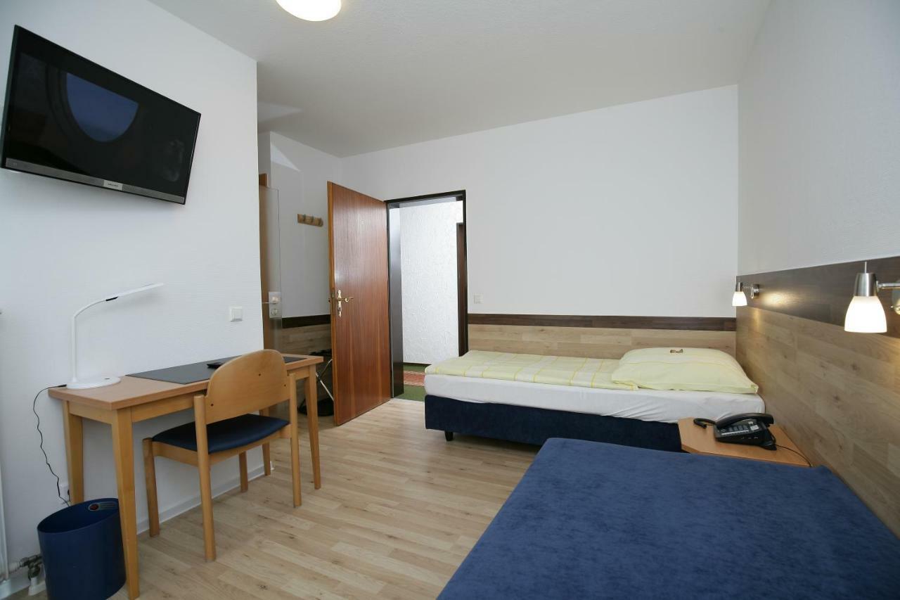 Hotel am Baronenwald Göppingen Buitenkant foto