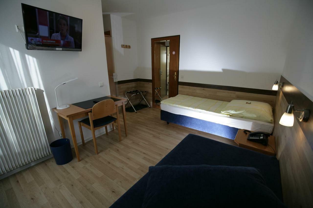 Hotel am Baronenwald Göppingen Buitenkant foto