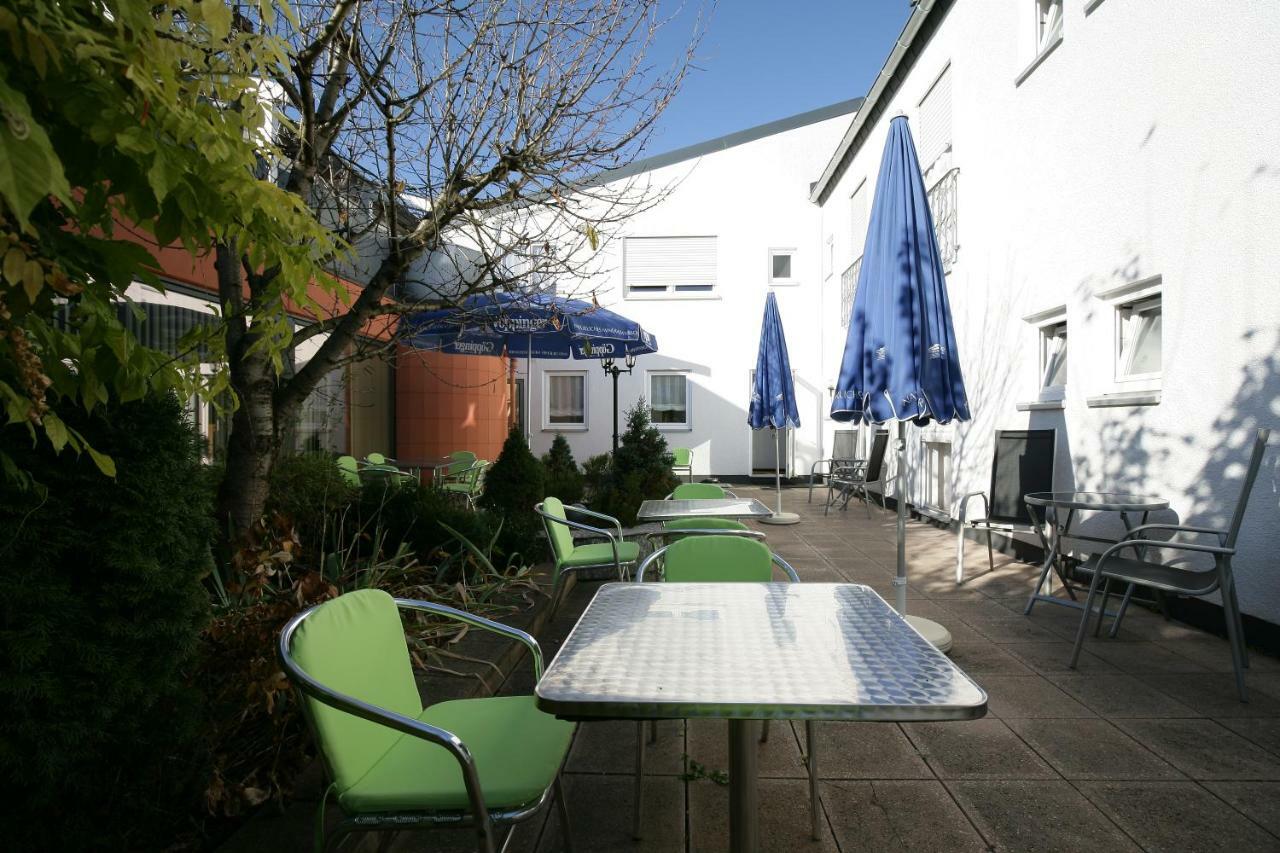 Hotel am Baronenwald Göppingen Buitenkant foto