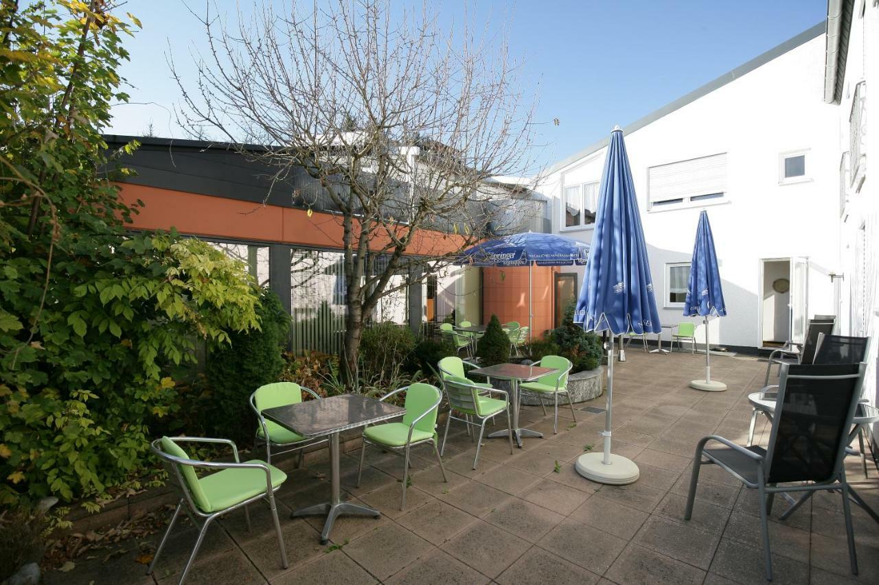 Hotel am Baronenwald Göppingen Buitenkant foto