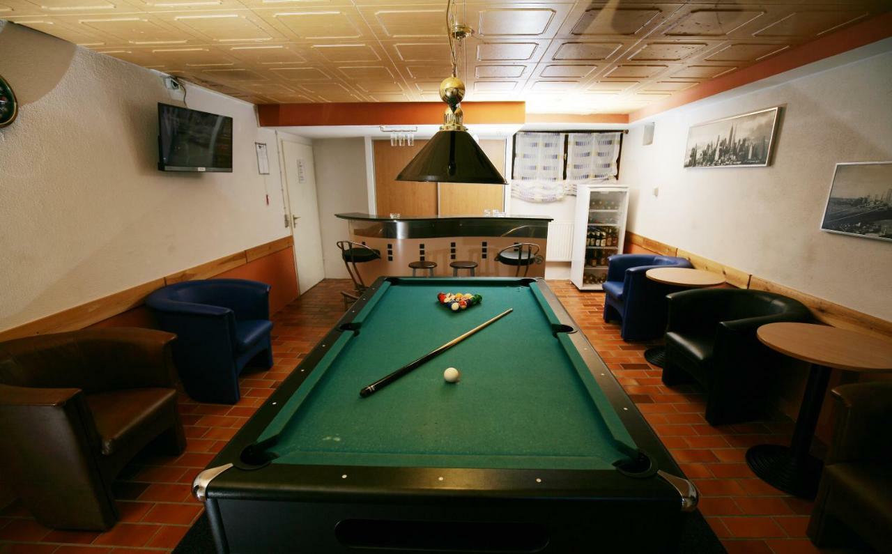 Hotel am Baronenwald Göppingen Buitenkant foto