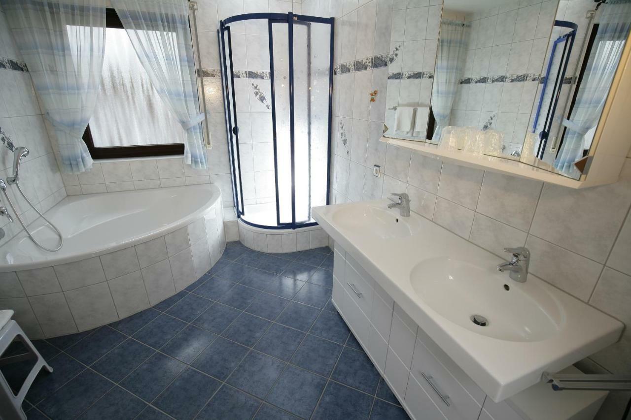 Hotel am Baronenwald Göppingen Buitenkant foto