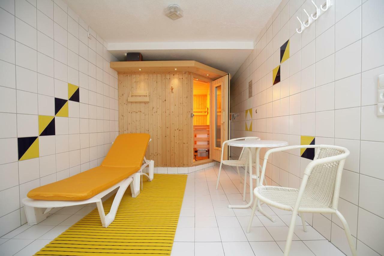 Hotel am Baronenwald Göppingen Buitenkant foto