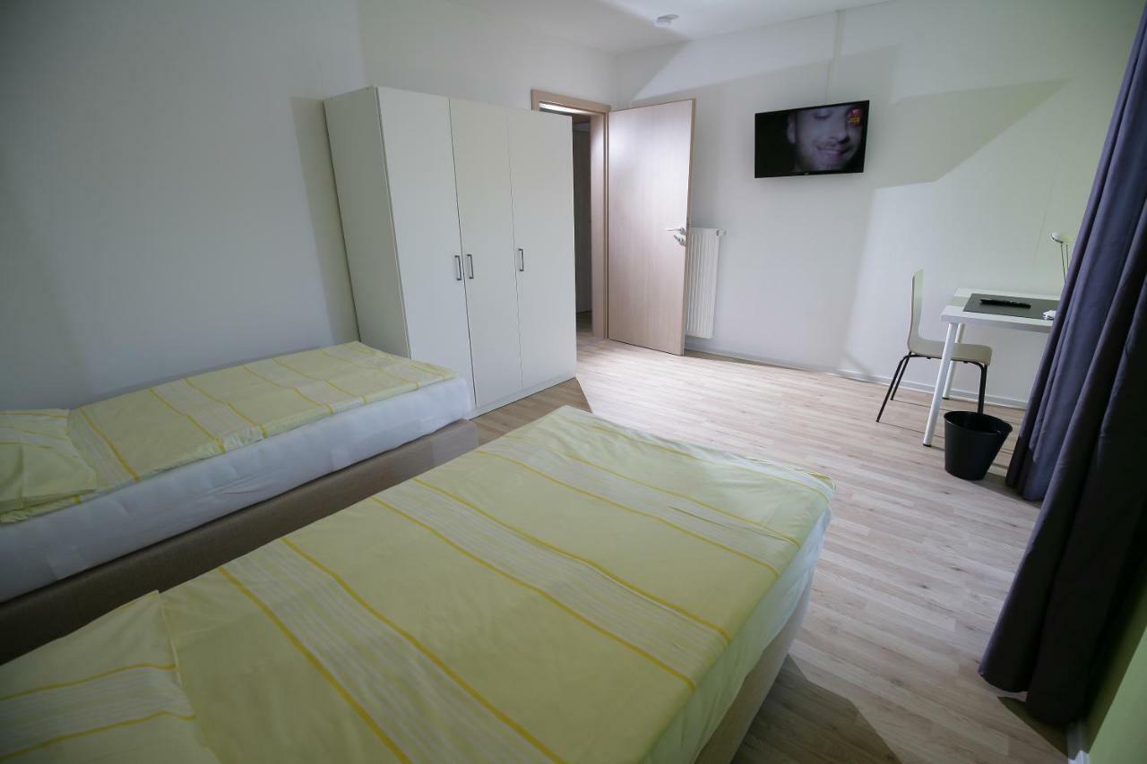 Hotel am Baronenwald Göppingen Buitenkant foto