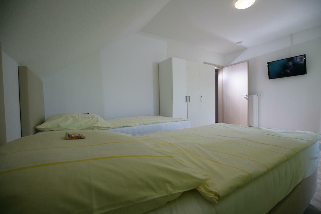 Hotel am Baronenwald Göppingen Buitenkant foto