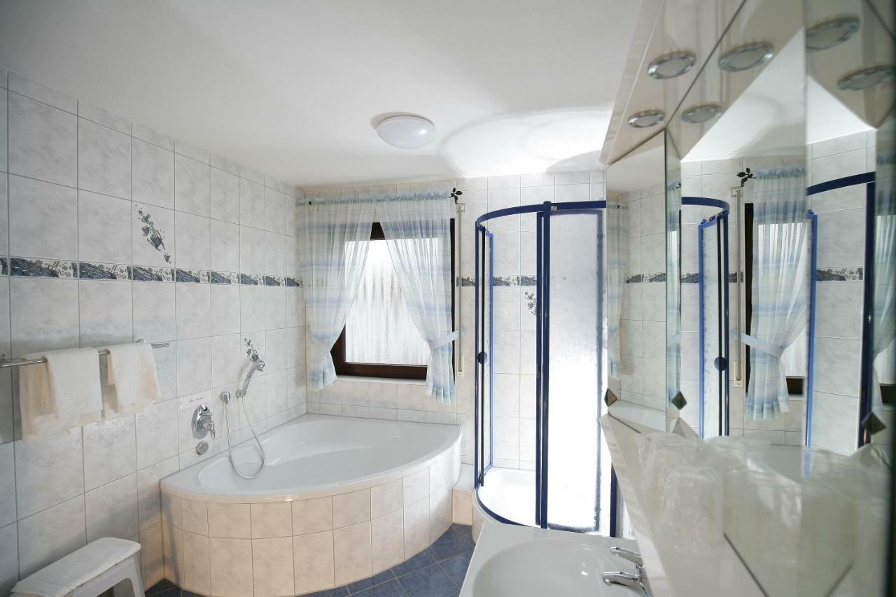Hotel am Baronenwald Göppingen Buitenkant foto