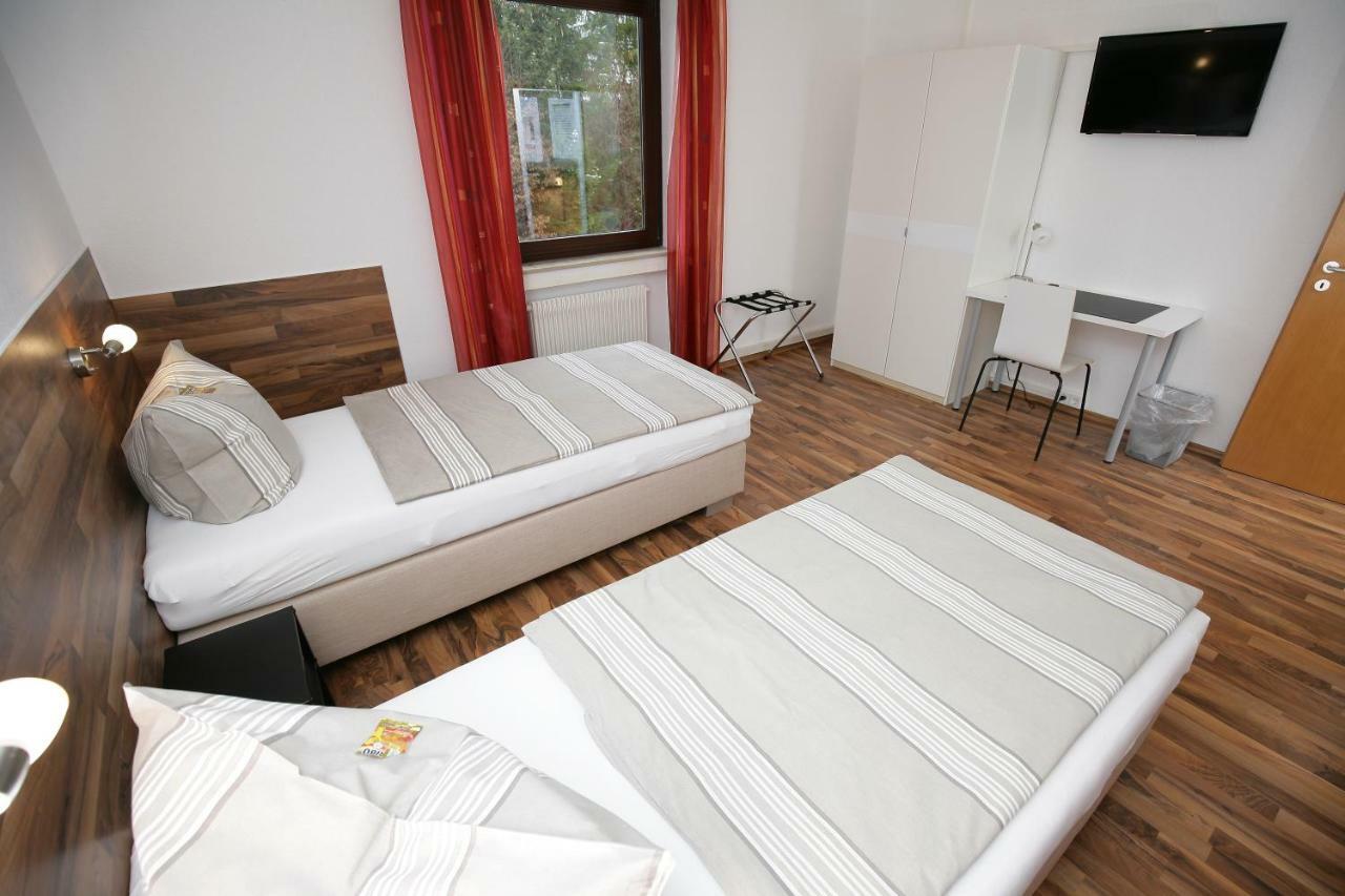 Hotel am Baronenwald Göppingen Buitenkant foto